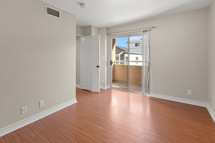 Building Photo - 321 W Dryden St