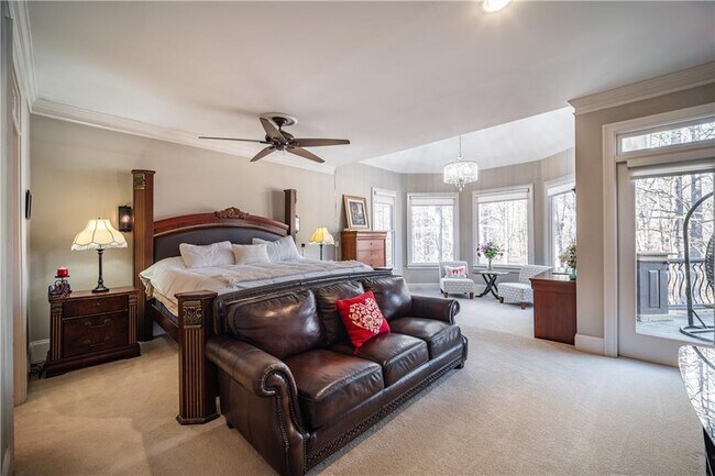 Building Photo - 5041 Towne Lake Hill N