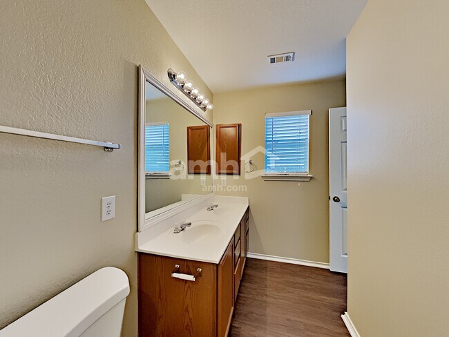 Building Photo - 10124 Del Lago Ct