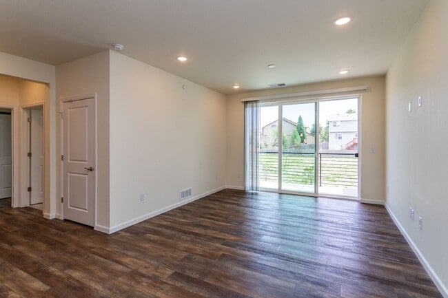 Building Photo - Luxury Condo Living with Mountain Views in the Heart of Briargate!!