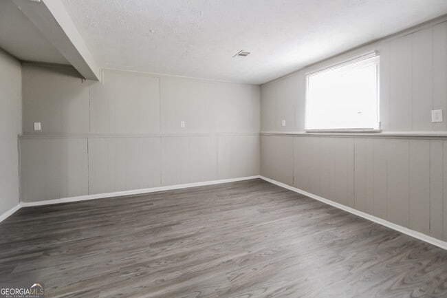 Building Photo - 1379 Robin Hill Dr