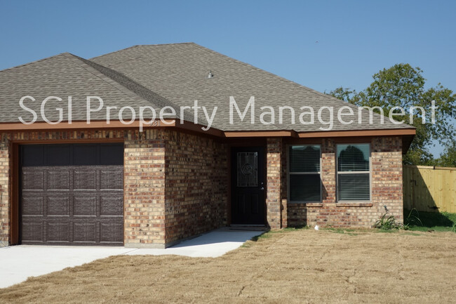 Primary Photo - Fabulous half duplex