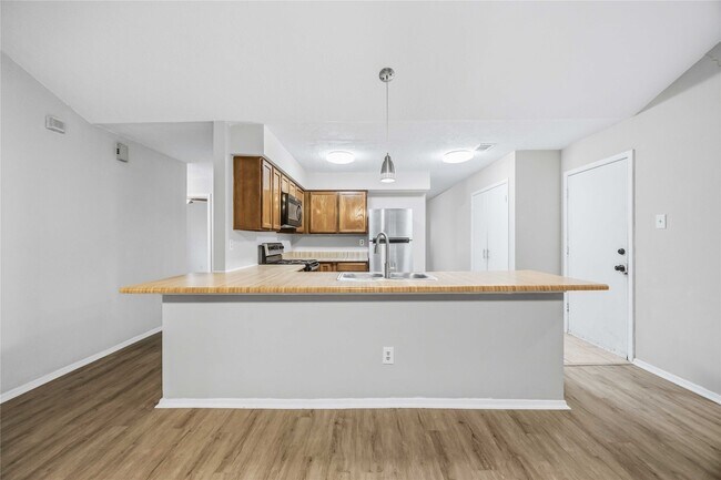 Building Photo - 16702 Quail Meadow Dr