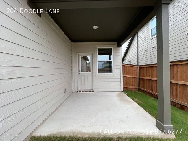 Building Photo - 204 Doodle Ln