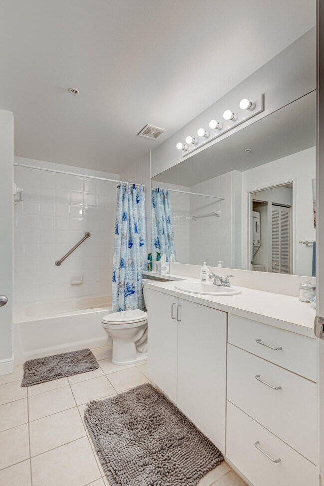 Building Photo - 630 S Sapodilla Ave