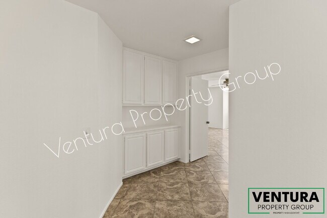 Building Photo - Spacious 4-Bed, 3-Bath Gem in Camarillo Heights