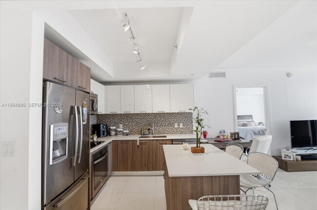 Building Photo - 5300 Paseo Blvd