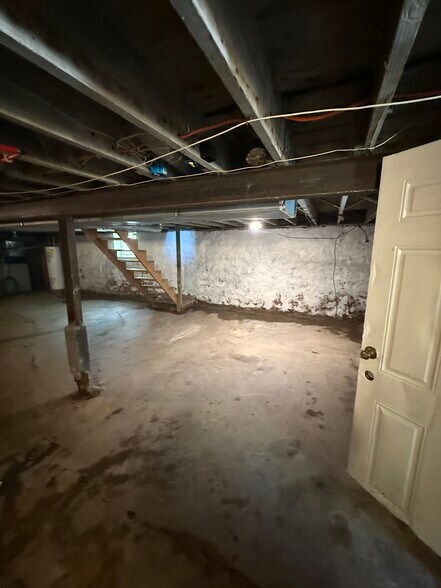 Building Photo - 5949 Wabada Ave