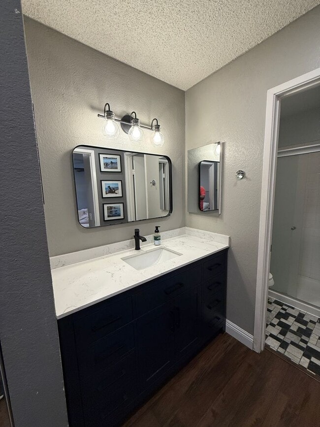 Building Photo - Centrally located Mission Valley 2 bedroom condo