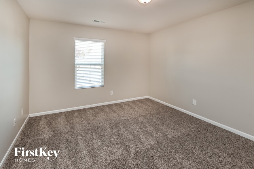 Building Photo - 8929 Lilac Tree Ave