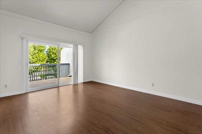 Building Photo - Private Direct-Access 3 Bedroom Townhome with 2 Car Garage, Patio, Balcony, Pool and Tennis