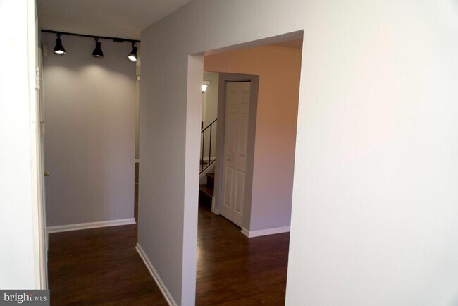 Building Photo - 7710 Merrick Ln