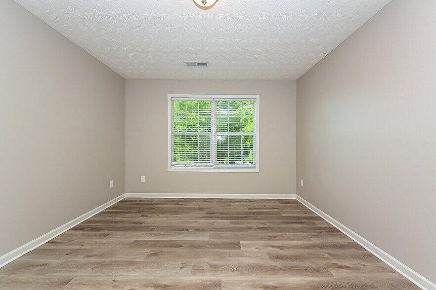 Building Photo - 198 Babbling Brook Dr