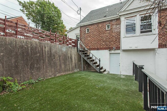 Building Photo - 2389 3rd St