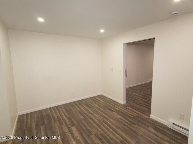 Building Photo - 1273 Chateau Dr