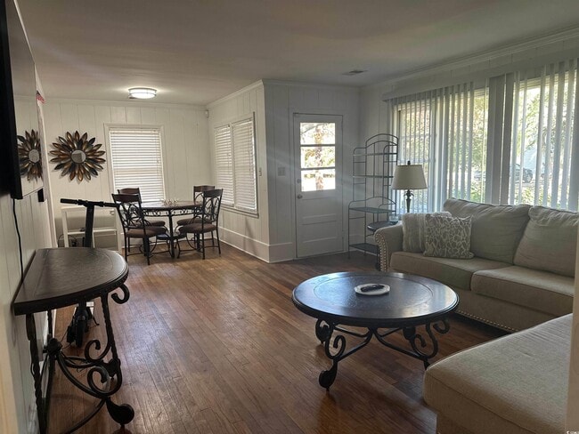 Building Photo - 519 32nd Ave N