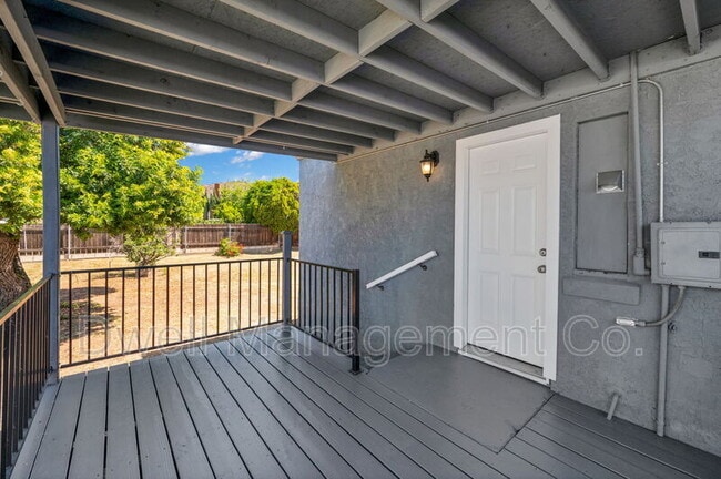 Building Photo - 1430 Diamond Ln