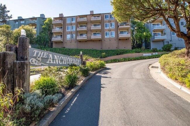 Building Photo - Charming, Furnished 1-bedroom Condo in Sausalito.