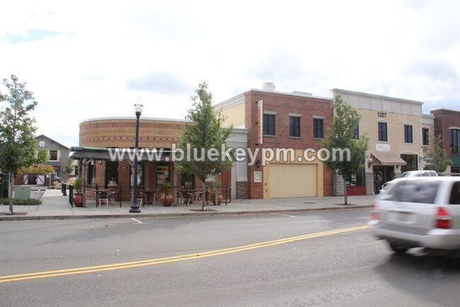 Building Photo - 3 Bed, 2.5 Bath Home in Battle Ground With Primary Suite on Main Floor