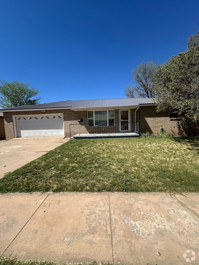 Building Photo - Cozy and Spacious 3 Bed! Highland School D...