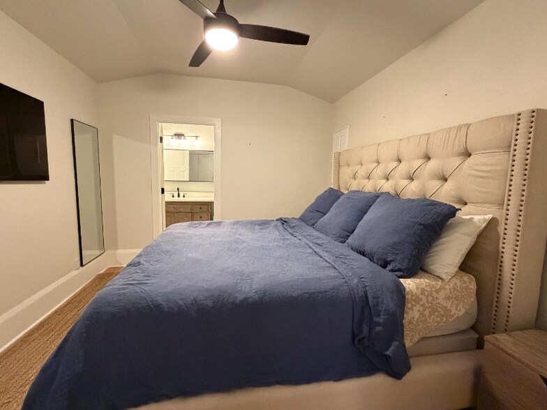 Building Photo - 234 24th Ave N