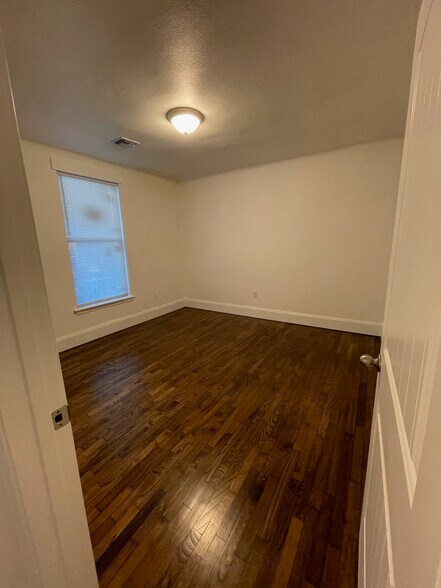 Building Photo - 3614 W Metairie Ave N