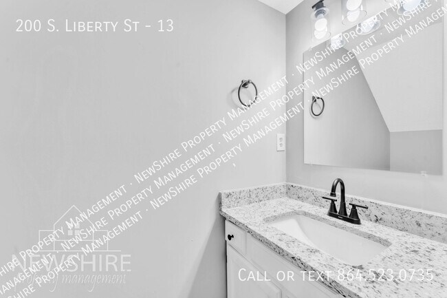 Building Photo - 200 S Liberty St