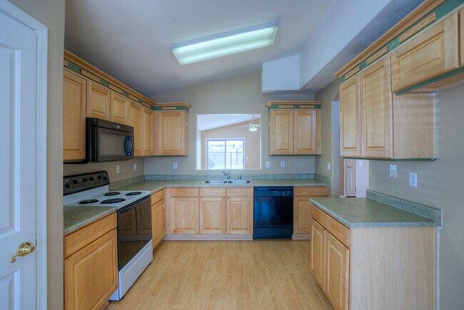 Building Photo - 3Bed/2Bath House at Greenway/Litchfield! J...