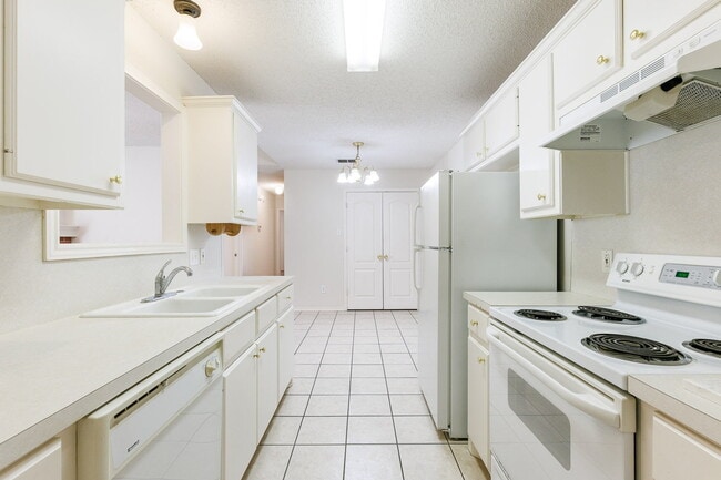 Building Photo - Super Cute Duplex in South Lubbock
