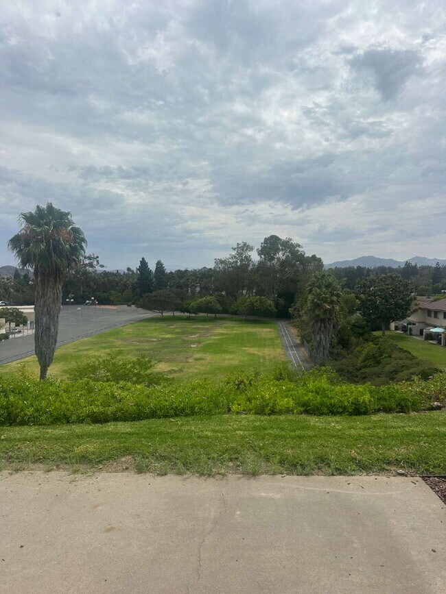 Building Photo - $3,750- 3 Bed / 2.5 Bath Renovated Townhome in Poway