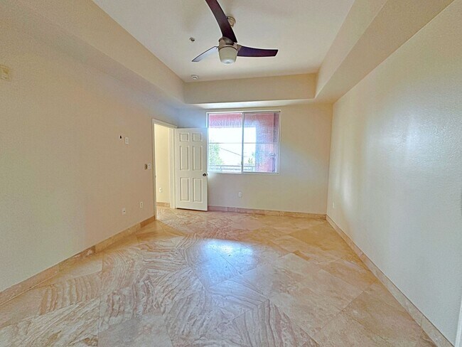 Building Photo - FREE WEEK PROMO! 2 BEDROOM 2 BATH GUARD GATED PARK AVENUE CONDO OFF THE STRIP!