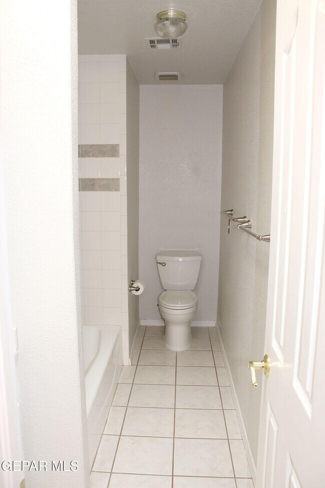 Building Photo - 221 Cloud Song E