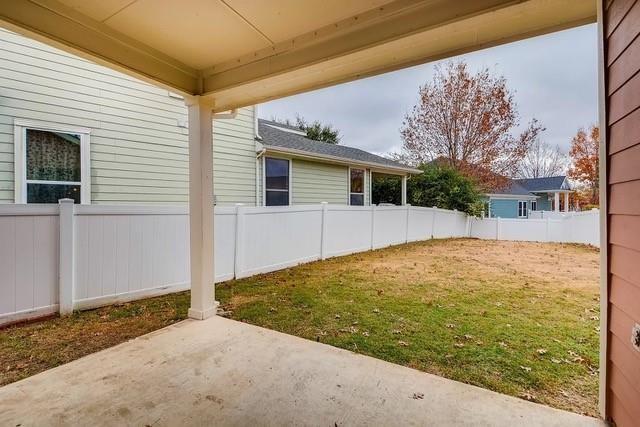 Building Photo - 1400 Chestnut Dr