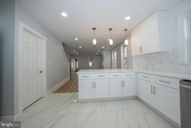 Building Photo - 145 Summit Terrace