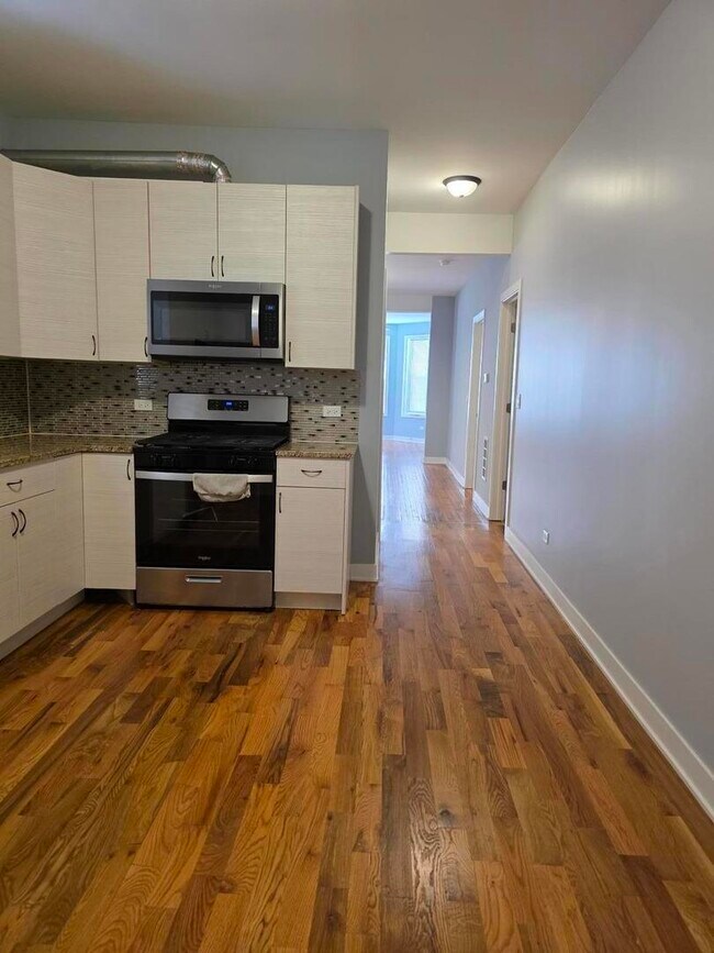 Building Photo - 539 N Trumbull Ave