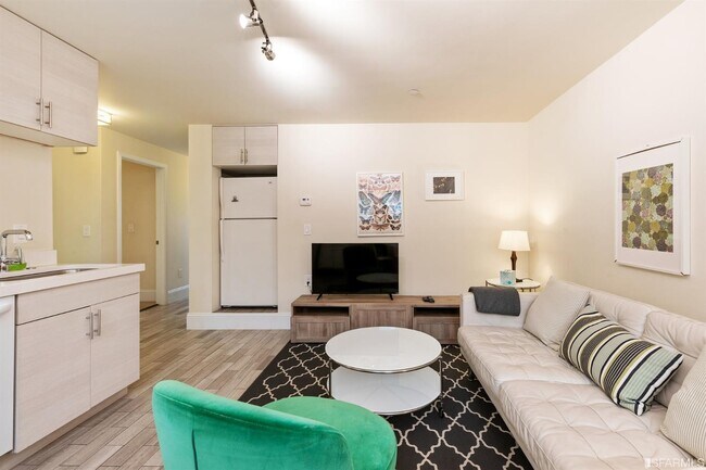 Building Photo - 2615 California St