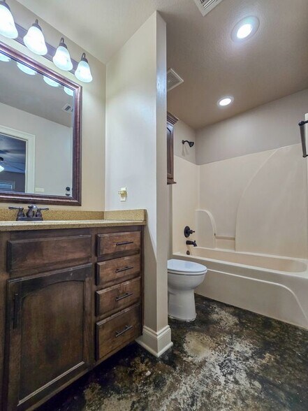 Building Photo - 203 N Bernis St