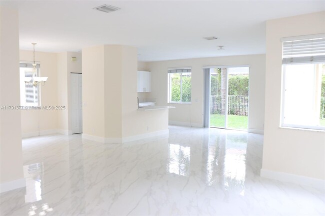 Building Photo - 1028 Golden Cane Dr