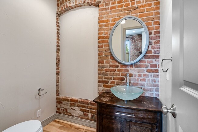 Building Photo - 1275 S Clayton St