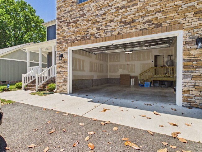 Building Photo - 1700 Dinwiddie Ave