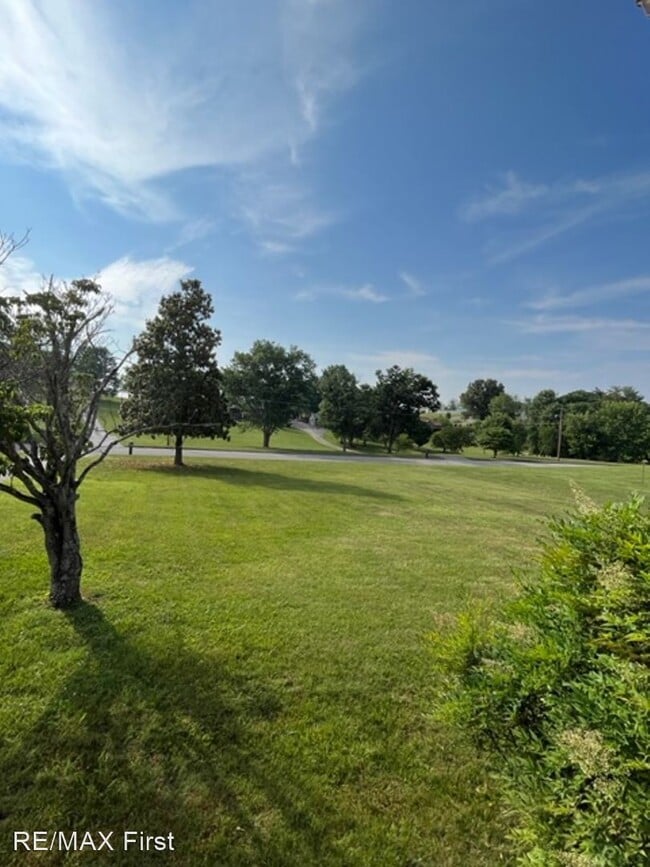 Building Photo - 3 br, 2.5 bath House - 3547 Peppermint Hil...