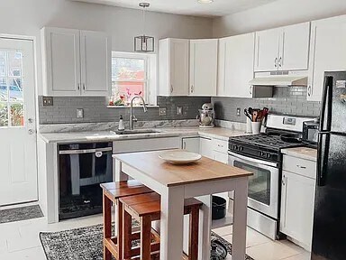 Building Photo - 1831 Light St