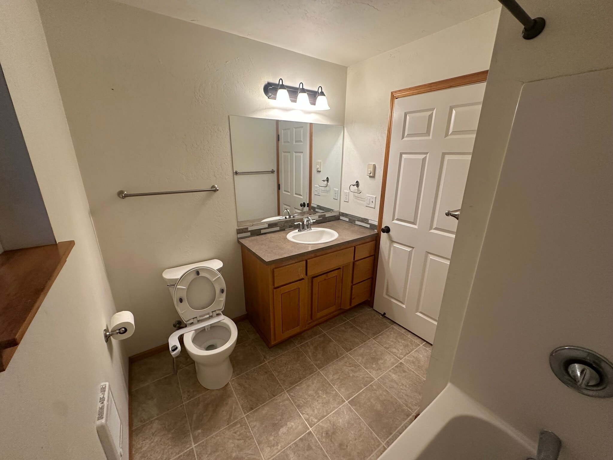 Main Bath - 1816 10th St