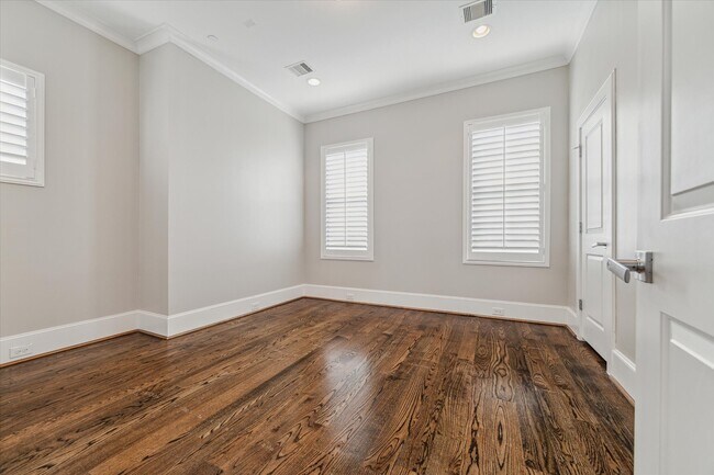 Building Photo - 4001 Lanark Ln