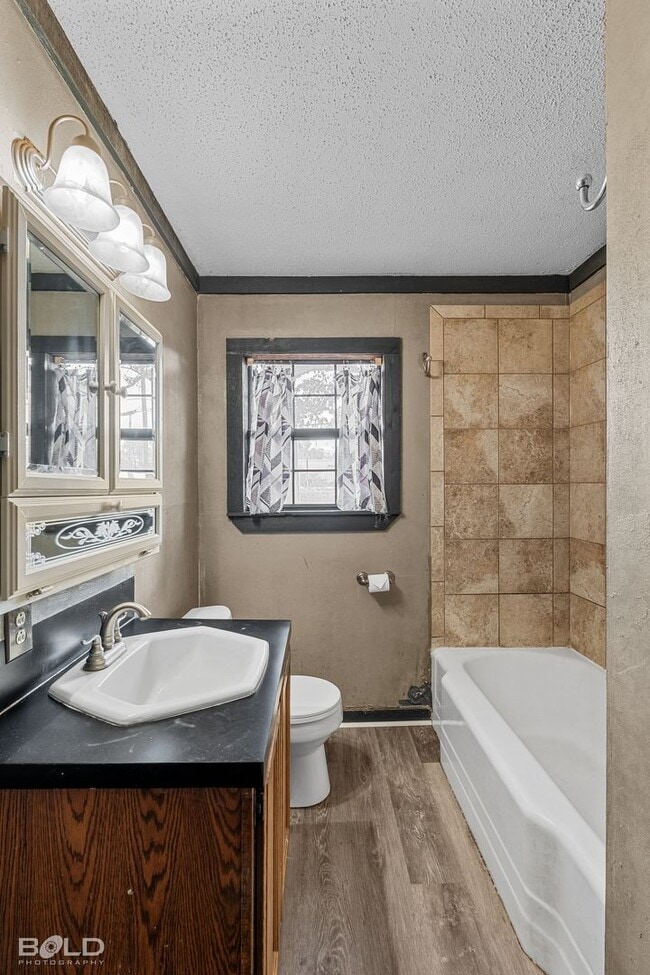 Building Photo - 1013 Peyton Ave