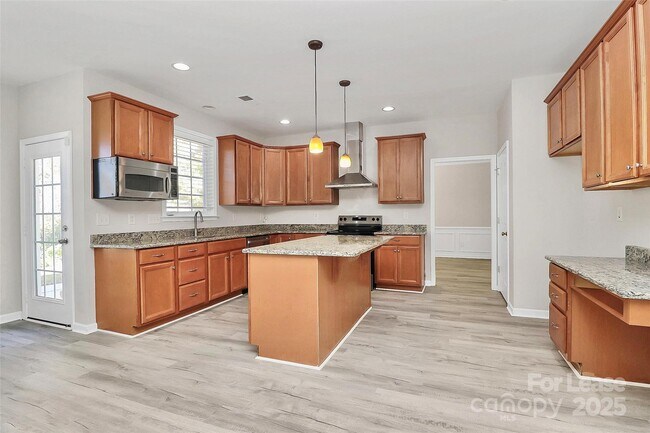 Building Photo - 2108 Oakcliffe Ct