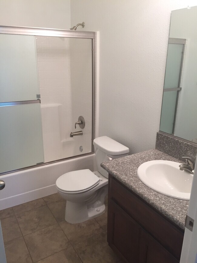 Building Photo - 3 Bedroom Brand New Madera Home for Rent
