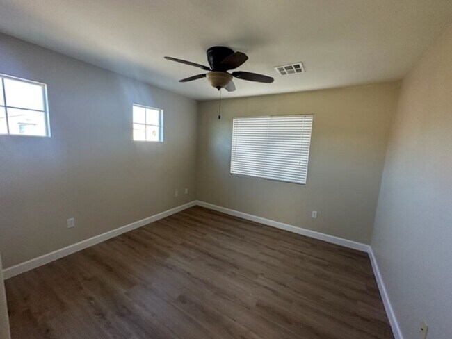Building Photo - Beautiful 4 bedroom home In Paseos Summerlin - First Month Free!!  Minutes from DT Summerlin