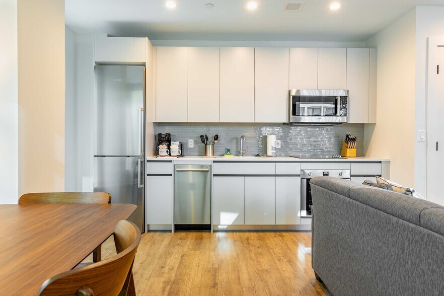 Building Photo - 131 Seaport Blvd