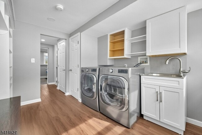 Building Photo - 149 Hillside Ave